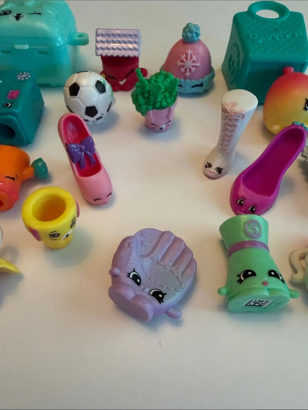 EUC Shopkins and 2 containers backpack and bag